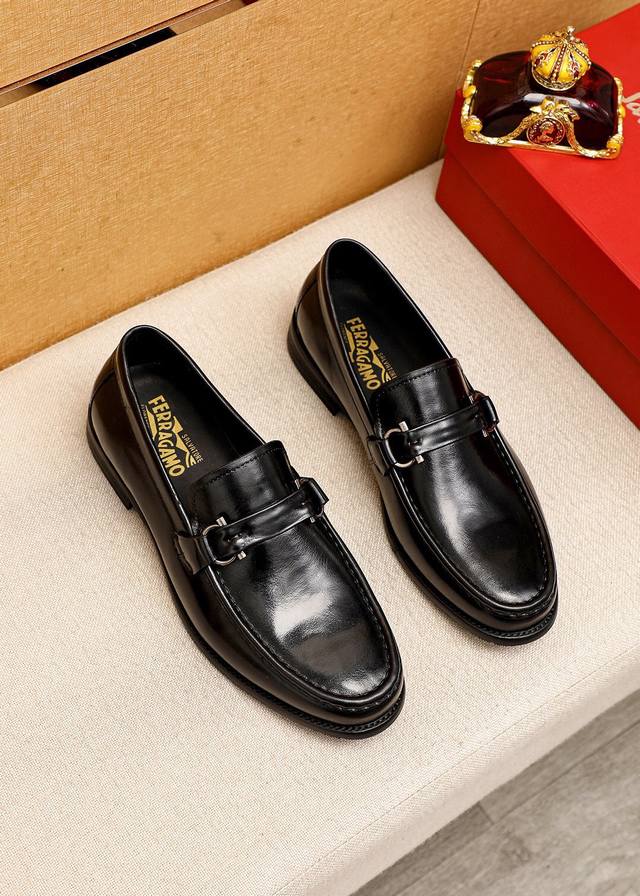 商品商标：Ferragamo 菲拉格慕 休闲皮鞋 正码码数: 39-44 38.45.46订制 商品材料：精选 进口开边珠牛皮鞋面+奢华五金扣，进口水染牛皮内里