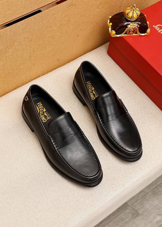 商品商标：Ferragamo 菲拉格慕 休闲皮鞋 正码码数: 39-44 38.45.46订制 商品材料：精选 进口小牛皮鞋面，进口水染牛皮内里。强烈立体视觉效