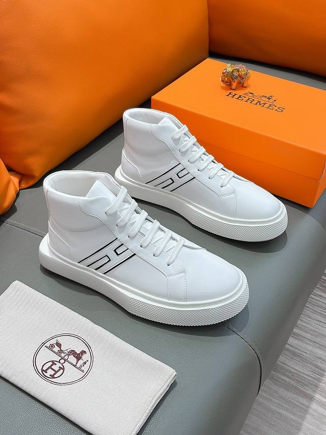 商品名称：Hermes 爱马仕 正规码数: 38-44 高帮鞋 商品材料：精选 牛皮鞋面，舒适羊皮内里；原厂大底。