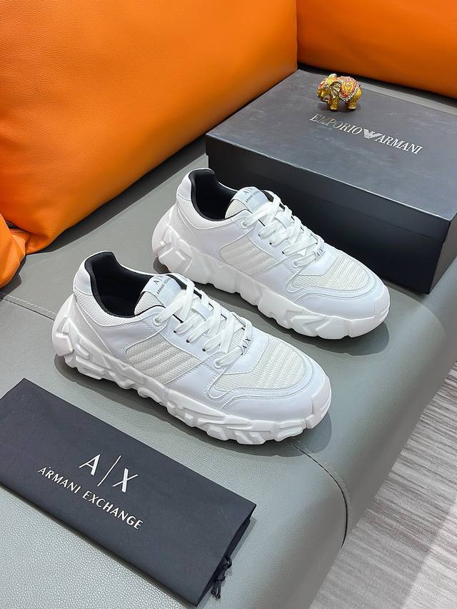 商品名称：Armani 阿玛尼 正规码数: 38-44 休闲鞋 商品材料：精选 牛皮鞋面，柔软羊皮垫脚；原厂特供大底。