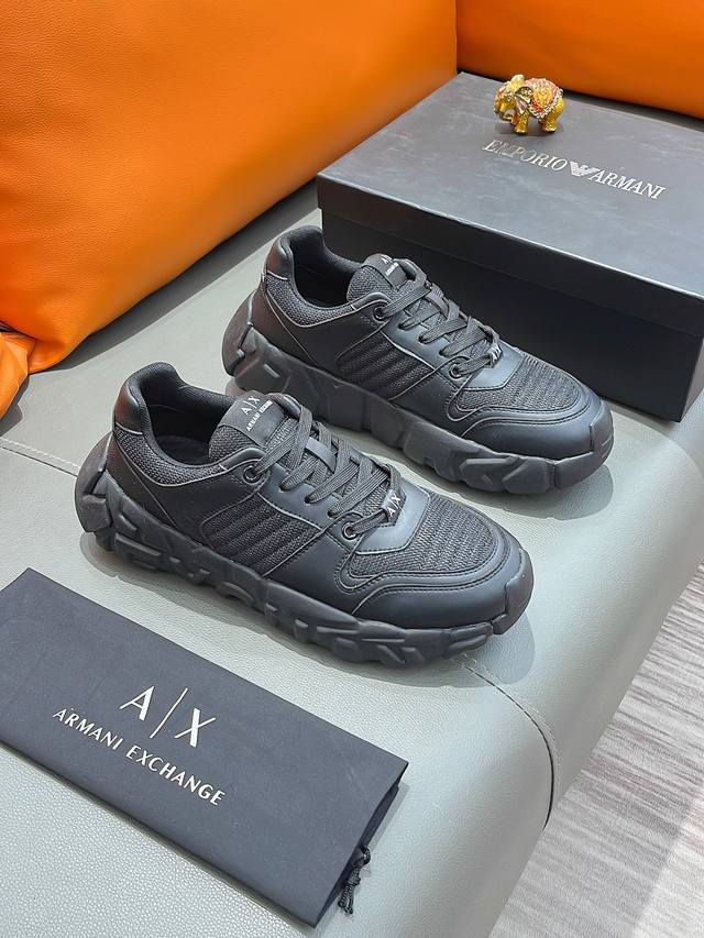 商品名称：Armani 阿玛尼 正规码数: 38-44 休闲鞋 商品材料：精选 牛皮鞋面，柔软羊皮垫脚；原厂特供大底。