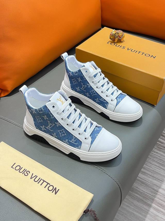 商品名称：Louis Vuitton 路易 威登 正规码数: 38-44 高帮鞋 商品材料：精选 牛皮鞋面，柔软羊皮内里；原厂大底。