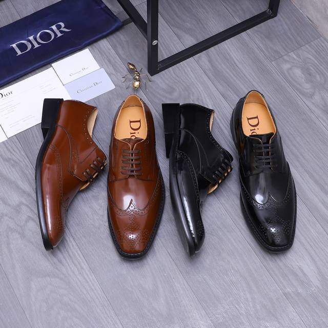 商品商标：Dior 迪奥 商务正装皮鞋 正码码数: 38-45 商品材料：精选珠光牛皮鞋面 牛皮内里 原版大底