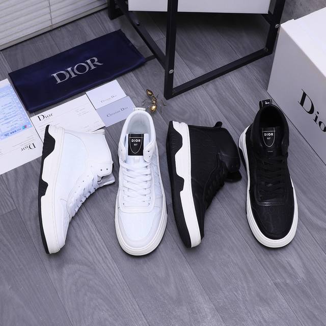 商品商标：Dior 迪奥 高帮休闲鞋 正码码数: 38-44 商品材料：精选 牛皮压纹鞋面 羊皮内里 橡胶大底