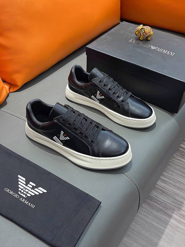 商品名称：Armani 阿玛尼 正规码数: 38-44 休闲鞋 商品材料：精选 牛皮鞋面，柔软羊皮垫脚；原厂特供大底。