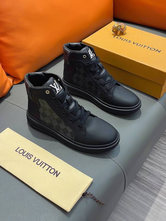 商品名称：Louis Vuitton 路易 威登 正规码数: 38-44 高帮鞋 商品材料：精选 牛皮鞋面，柔软羊皮内里；原厂大底。