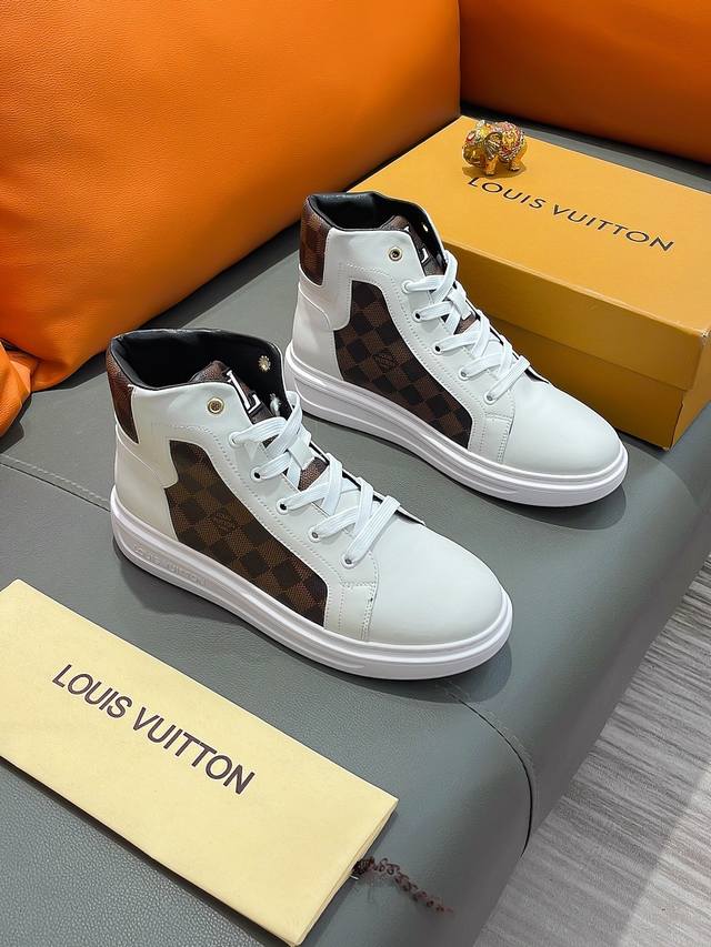 商品名称：Louis Vuitton 路易 威登 正规码数: 38-44 高帮鞋 商品材料：精选 牛皮鞋面，柔软羊皮内里；原厂大底。