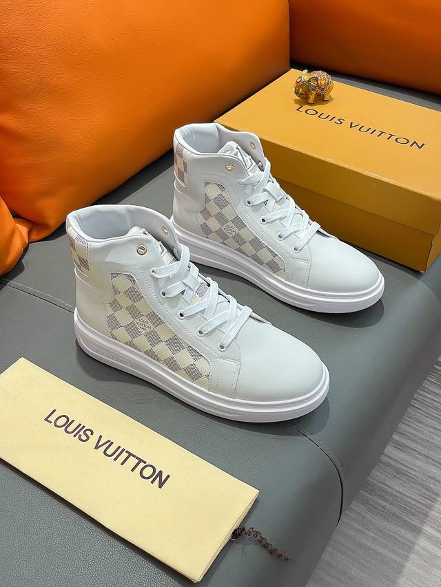 商品名称：Louis Vuitton 路易 威登 正规码数: 38-44 高帮鞋 商品材料：精选 牛皮鞋面，柔软羊皮内里；原厂大底。