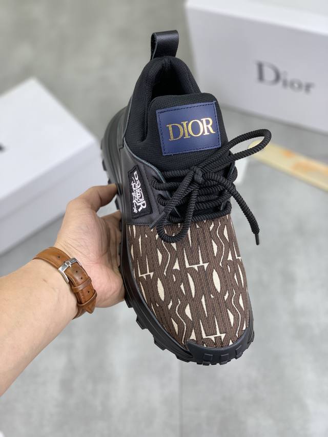 工厂价 实价 Dior 2024迪奥原版系带低帮男鞋 经典款休闲鞋本款是官方主打经典款，1:1质量，原厂名师制作，采用优质牛皮配原版材料舒适透气网布內里猪皮鞋垫