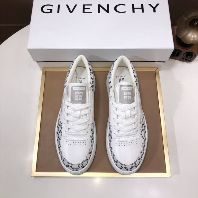 工厂 Givenchy.纪梵希 专柜同步发售鞋面：意大利进口品牌印花布匹 尽显奢华，透气网布内里加上双层组合，脚感舒适，鞋底：原厂特供橡胶发泡大底，轻便，舒适，