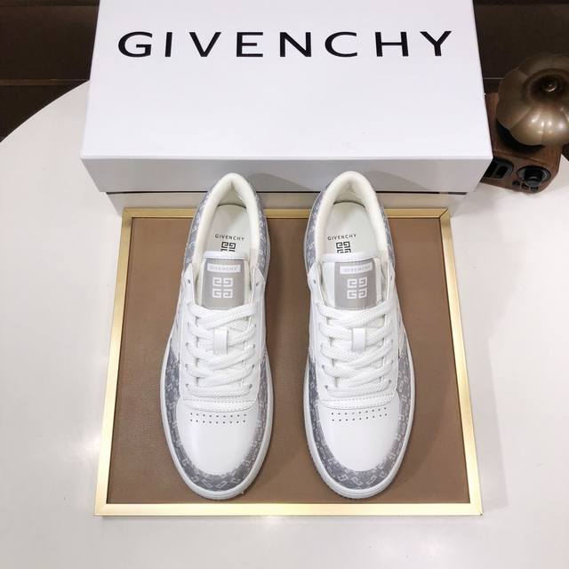 工厂 Givenchy.纪梵希 专柜同步发售鞋面：意大利进口品牌印花布匹 尽显奢华，透气网布内里加上双层组合，脚感舒适，鞋底：原厂特供橡胶发泡大底，轻便，舒适，