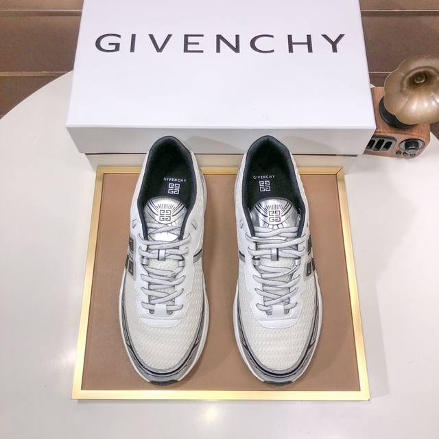 工厂 Givenchy.纪梵希 专柜同步发售鞋面：意大利进口品牌印花布匹 尽显奢华，透气网布内里加上双层组合，脚感舒适，鞋底：原厂特供橡胶发泡大底，轻便，舒适，