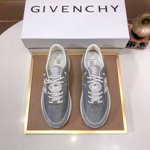 工厂 Givenchy.纪梵希 专柜同步发售鞋面：意大利进口品牌印花布匹 尽显奢华，透气网布内里加上双层组合，脚感舒适，鞋底：原厂特供橡胶发泡大底，轻便，舒适，