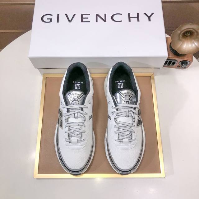 工厂 Givenchy.纪梵希 专柜同步发售鞋面：意大利进口品牌印花布匹 尽显奢华，透气网布内里加上双层组合，脚感舒适，鞋底：原厂特供橡胶发泡大底，轻便，舒适，