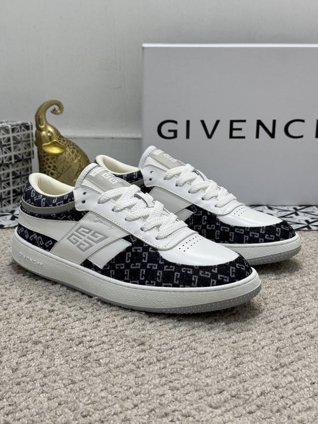 出厂价 实价 Givenchy.纪梵希 专柜同步发售鞋面：意大利进口品牌印花布匹 尽显奢华，透气网布内里加上双层组合，脚感舒适，鞋底：原厂特供橡胶发泡大底，轻便