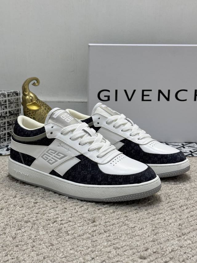 出厂价 实价 Givenchy.纪梵希 专柜同步发售鞋面：意大利进口品牌印花布匹 尽显奢华，透气网布内里加上双层组合，脚感舒适，鞋底：原厂特供橡胶发泡大底，轻便