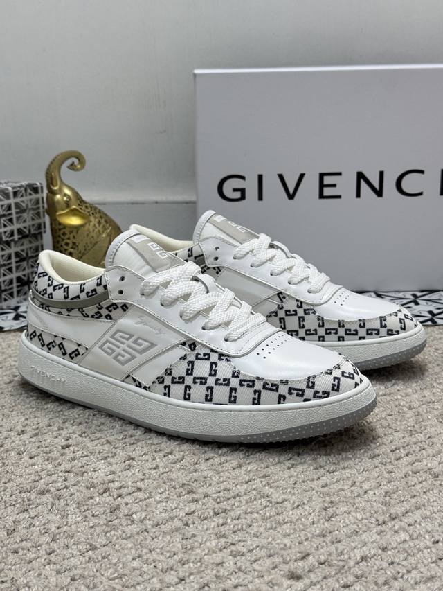 出厂价 实价 Givenchy.纪梵希 专柜同步发售鞋面：意大利进口品牌印花布匹 尽显奢华，透气网布内里加上双层组合，脚感舒适，鞋底：原厂特供橡胶发泡大底，轻便