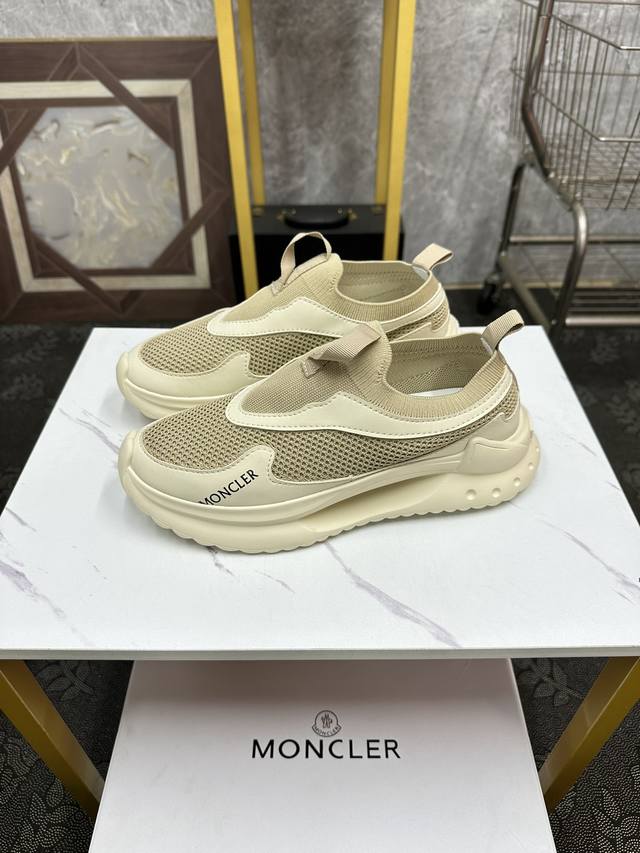 Moncler 休闲运动鞋，头层牛皮搭进口网布面料柔软舒适透气 一脚蹬设计理念合脚大气 真头层羊皮内里透气 橡胶大底耐磨防滑舒适度非常不错size:38-46