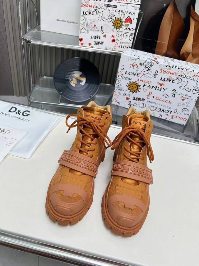 Dg*杜嘉班纳 Size:39-46码 45.46定制不退换Dg 杜嘉班纳 顶级重磅推出2024最新力作秋冬款d&G 厚底德比休闲大头鞋火爆上线，顶级的私人独家