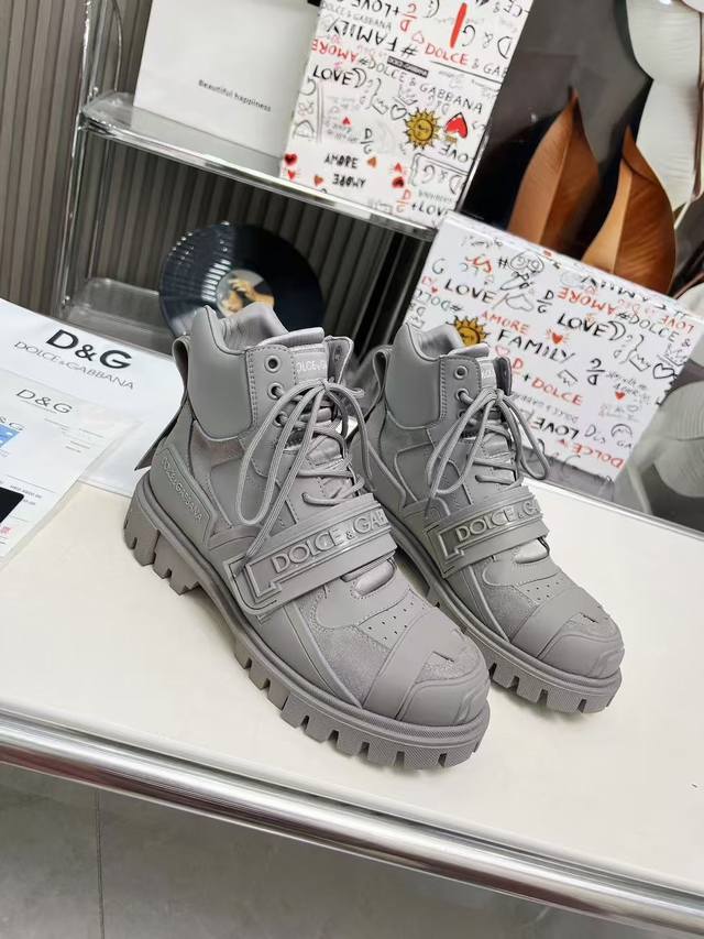 Dg*杜嘉班纳 Size:39-46码 45.46定制不退换Dg 杜嘉班纳 顶级重磅推出2024最新力作秋冬款d&G 厚底德比休闲大头鞋火爆上线，顶级的私人独家