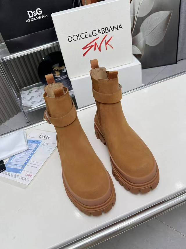 Dg*杜嘉班纳 Size:39-46码 45.46定制不退换Dg 杜嘉班纳 顶级重磅推出2024最新力作秋冬款d&G 厚底德比休闲大头鞋火爆上线，顶级的私人独家