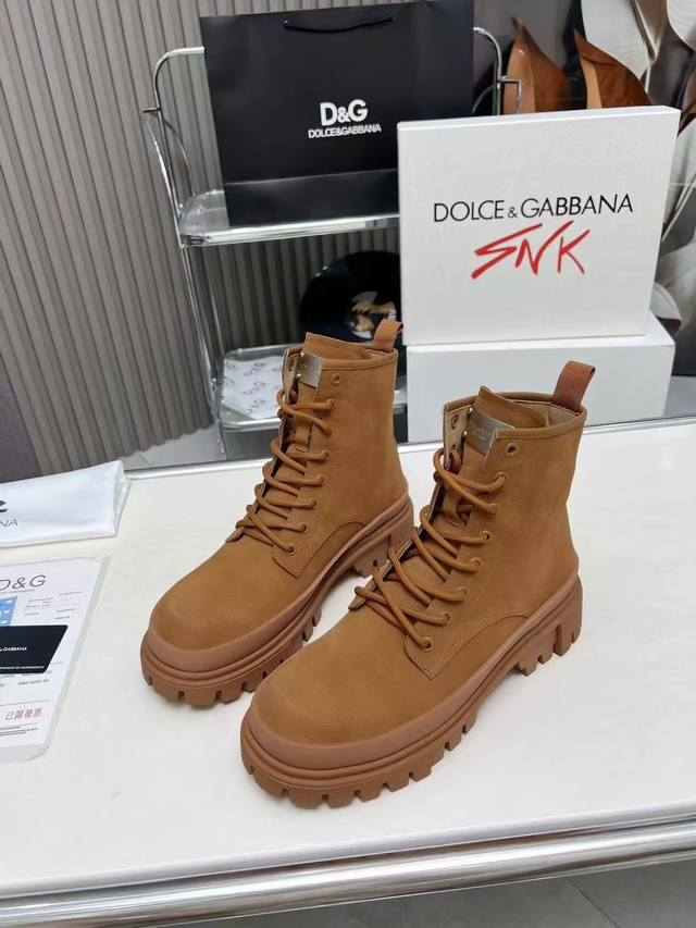 Dg*杜嘉班纳 Size:39-46码 45.46定制不退换Dg 杜嘉班纳 顶级重磅推出2024最新力作秋冬款d&G 厚底德比休闲大头鞋火爆上线，顶级的私人独家