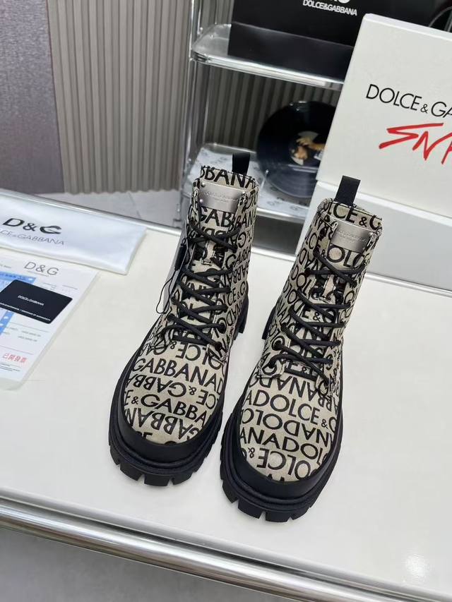 Dg*杜嘉班纳 Size:39-46码 45.46定制不退换Dg 杜嘉班纳 顶级重磅推出2024最新力作秋冬款d&G 厚底德比休闲大头鞋火爆上线，顶级的私人独家