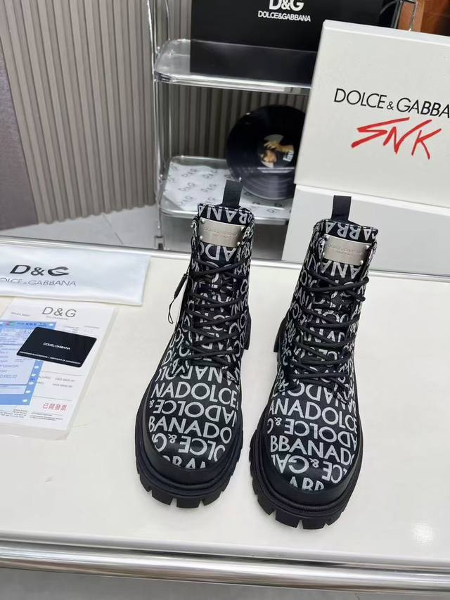 Dg*杜嘉班纳 Size:39-46码 45.46定制不退换Dg 杜嘉班纳 顶级重磅推出2024最新力作秋冬款d&G 厚底德比休闲大头鞋火爆上线，顶级的私人独家