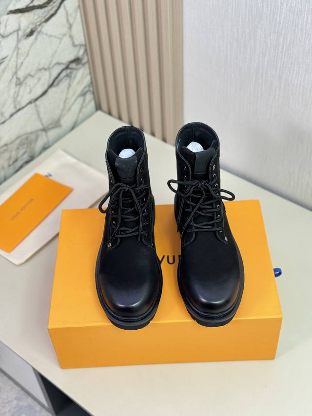 L家 顶级 Size:39-44 38.45可定制 配全套包装Lv高帮靴子系列专柜最新原版正装皮鞋 代购级别 进口头层原版牛皮 开边珠牛皮无内里设计，牛皮垫脚