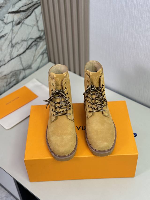 L家 顶级 Size:39-44 38.45可定制 配全套包装Lv高帮靴子系列专柜最新原版正装皮鞋 代购级别 进口头层原版牛皮 开边珠牛皮无内里设计，牛皮垫脚