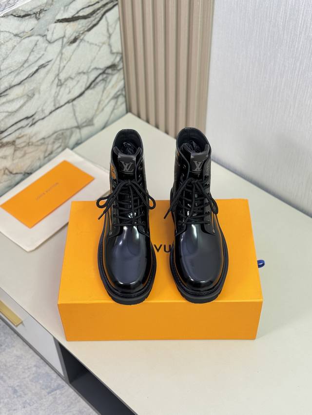 L家 顶级 Size:39-44 38.45可定制 配全套包装Lv高帮靴子系列专柜最新原版正装皮鞋 代购级别 进口头层原版牛皮 开边珠牛皮无内里设计，牛皮垫脚