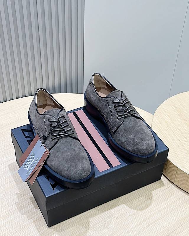 Zegna 杰尼亚 顶级 码数:39-44 38 45可定做Zegn杰尼黑色手工udine德比鞋这款黑色 Udine 休闲鞋以手工抛光小牛皮制成，配备富有现代气