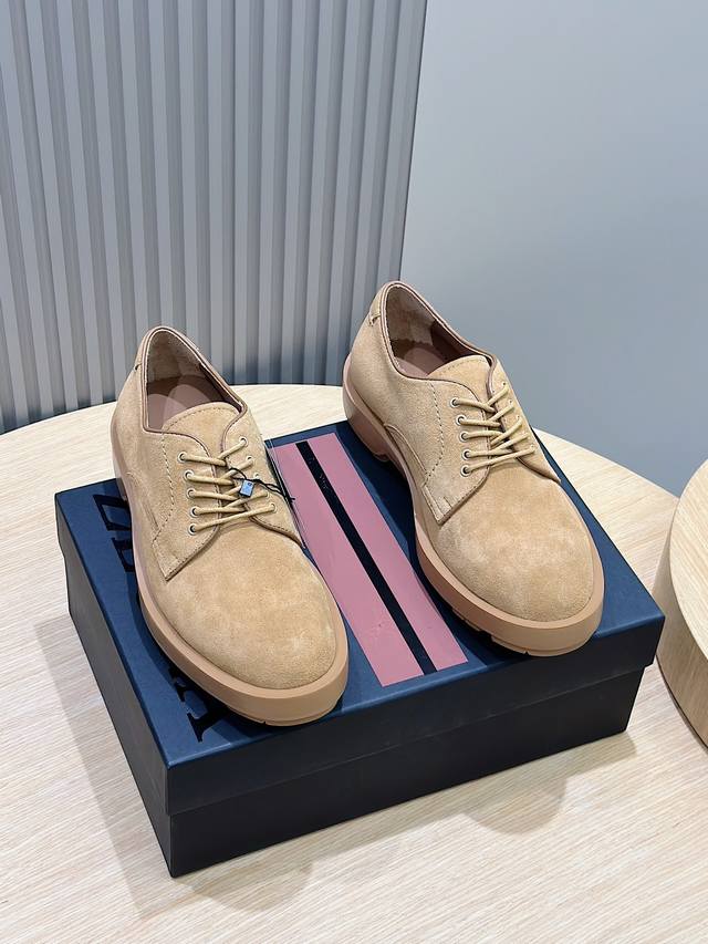 Zegna 杰尼亚 顶级 码数:39-44 38 45可定做Zegn杰尼黑色手工udine德比鞋这款黑色 Udine 休闲鞋以手工抛光小牛皮制成，配备富有现代气