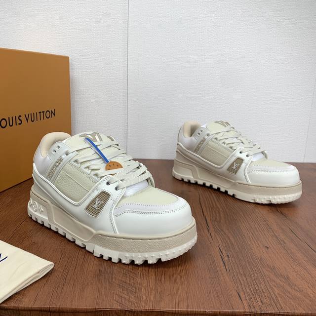 Lv Trainer Maxi男士运动鞋出货 专柜同步最新款首发这几年的 Louis Vuitton Trainer，早已成为年轻人心目中的 潮流圈毕业单品 ，