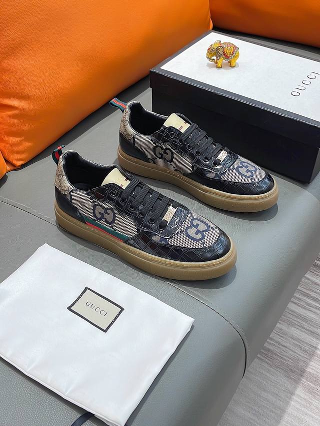 商品名称：Gucci 古驰正规码数: 38-44 休闲鞋商品材料：精选 牛皮鞋面，柔软绒毛内里；原厂大底