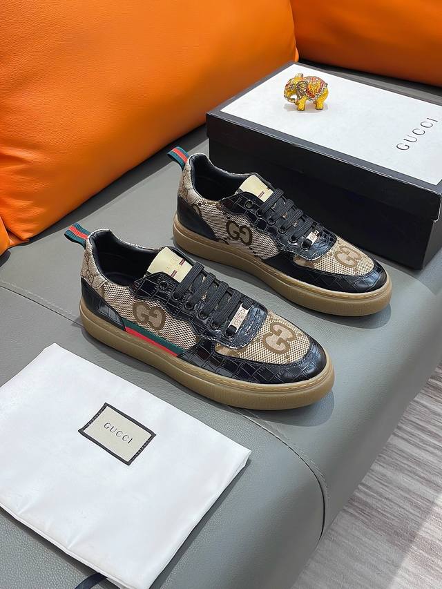 商品名称：Gucci 古驰正规码数: 38-44 休闲鞋商品材料：精选 牛皮鞋面，柔软绒毛内里；原厂大底