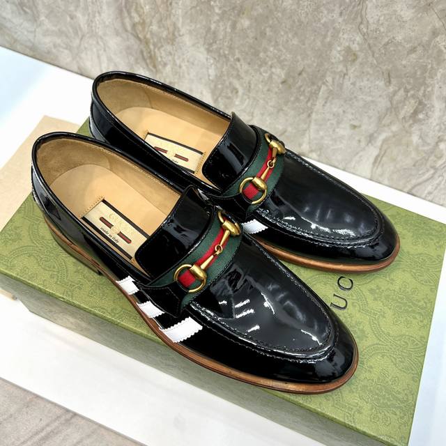 原版真皮大底品牌：联名 Adidas｜Gucci 古奇标准码：男码38–44 45 46可以定做等级：官网同款 原单品质材料：原版牛皮 牛皮内里 原版真皮大底款