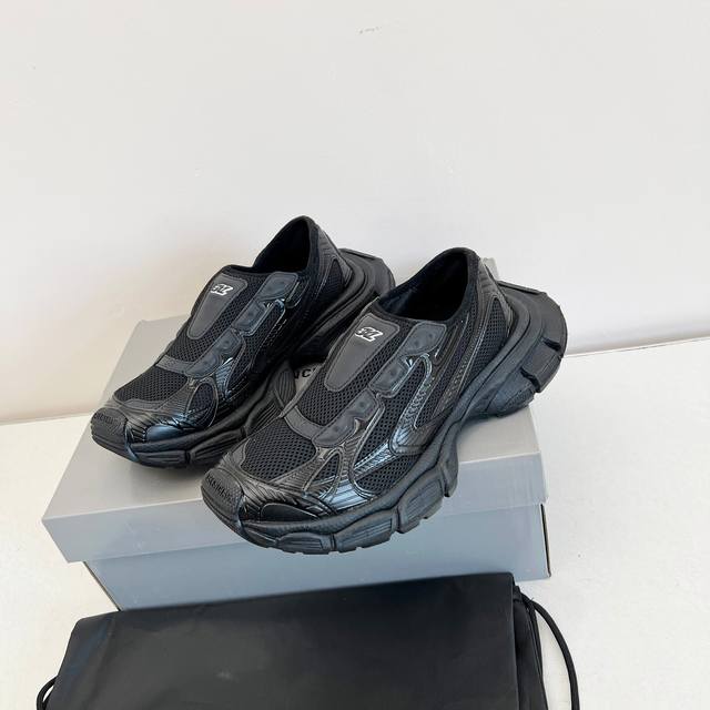 Nice版本 一脚蹬 Balenciaga 官方同步 巴黎世家全新3Xl十代潮流跑鞋 增加全新设计 在延续 Track Trainer 户外轮廓和复杂鞋面结构的