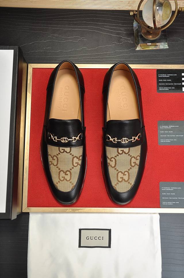 出厂价 意大利顶级奢侈男鞋巨头 Gucci 古奇 全牛皮内里 新款报到原汁原味的欧式风格 赏心悦目为了让鞋子更加耐用不变形制作继续沿用传统做法 但仍然不乏创新皮