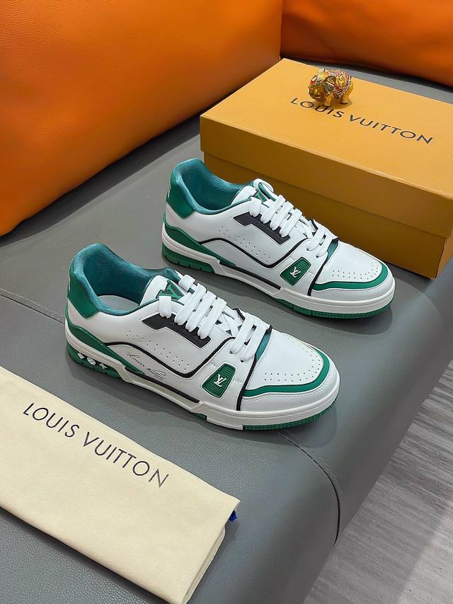 商品名称：Louis Vuitton 路易 威登正规码数: 38-44 休闲鞋商品材料：精选 牛皮鞋面，柔软羊皮垫脚；原厂大底