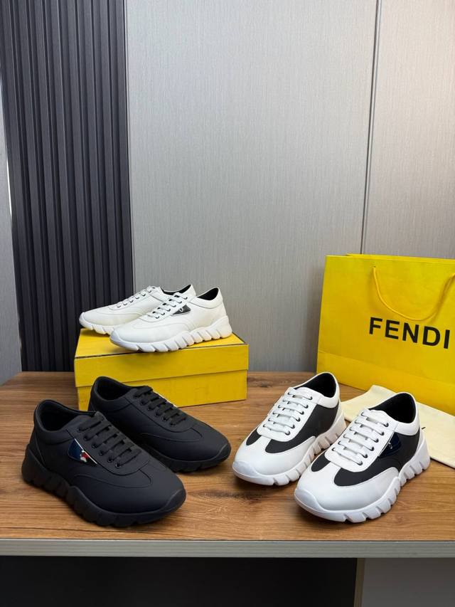 工厂价芬迪 Fendi 男款 官网1:1复刻原版牛皮拼接- 舒适网内里 原版大底 现货供应38-45 38.45.46不退换