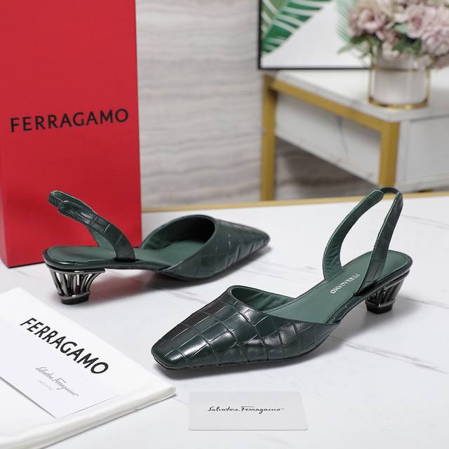 Ferragamo菲拉格慕专柜夏季系列新品镂空金属跟 后空凉鞋鞋型线条流畅 版型超赞 上脚舒适.**.显瘦.拉长腿部线条进口小牛皮，小羊皮内里 意大利高密度真皮