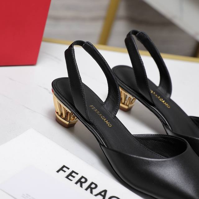 Ferragamo菲拉格慕专柜夏季系列新品镂空金属跟 后空凉鞋鞋型线条流畅 版型超赞 上脚舒适.**.显瘦.拉长腿部线条进口小牛皮，小羊皮内里 意大利高密度真皮