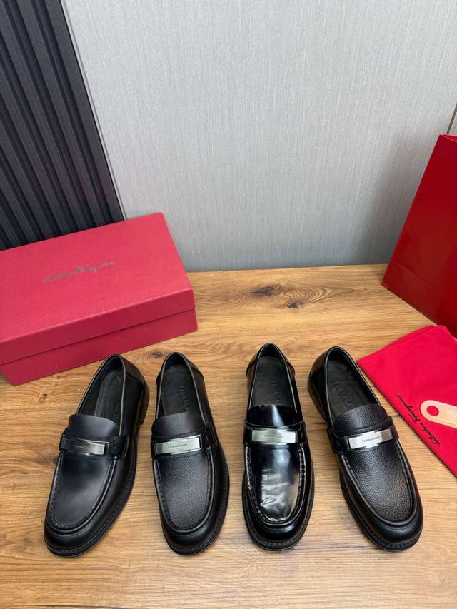 工厂价菲拉格慕. Ferragamo 男士厚底乐福鞋，最新爆款，1:1原单代购品质，顶级狠货，鞋面进口开边珠牛皮，手工立体缝线凸显是圆形鞋头设计，内里垫脚均采用