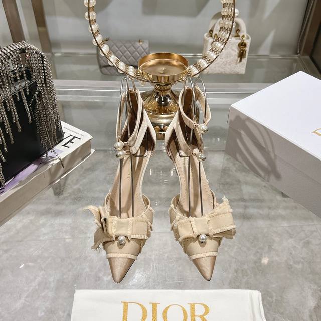 新款流苏织带女鞋 Dior 迪奥 2025春夏走秀新款adiorble高跟女鞋 Cd明星同款时尚流苏蝴蝶结细跟珍珠字母logo五金中空凉鞋 市面顶级高端版本材质