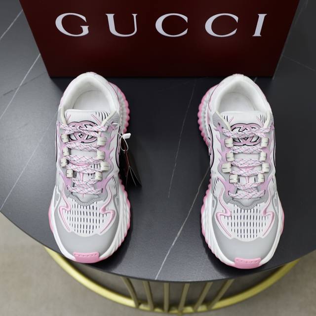 出厂价： Gucci Ripple系列情侣款休闲运动鞋，购入原版精准复.刻！还原细节品质，Gucci Ripple系列运动鞋采用创新缝线工艺制作，打造如水般的流