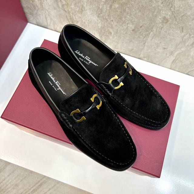 原单品质品牌：Ferragamo 菲拉格慕标准码：男码38 44 45可以定做等级：官网同款 高品质男鞋材料：定制头层小牛皮 搭配水染牛皮内里 牛皮踮脚 原版防