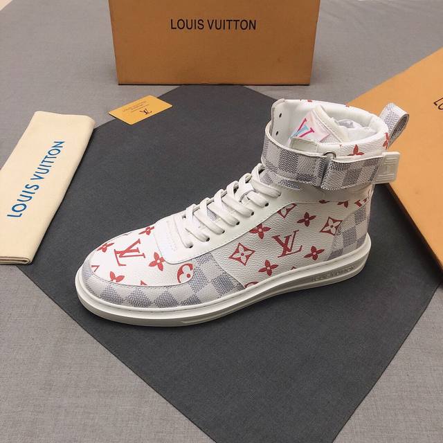 高帮系列louis Vuitton 路易威登 ，新款官网休闲高帮鞋爆款！原版一比一.，大牌的气势不言而明！上脚舒适大气！鞋面采用意大利进口头层牛漆皮搭配原版花纹