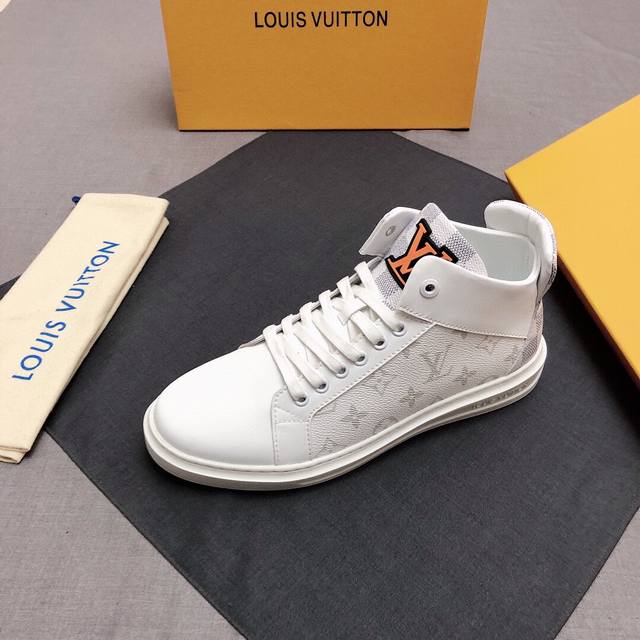 高帮系列louis Vuitton 路易威登 ，新款官网休闲高帮鞋爆款！原版一比一.，大牌的气势不言而明！上脚舒适大气！鞋面采用意大利进口头层牛漆皮搭配原版花纹