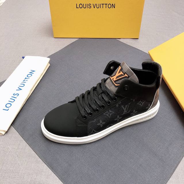 高帮系列louis Vuitton 路易威登 ，新款官网休闲高帮鞋爆款！原版一比一.，大牌的气势不言而明！上脚舒适大气！鞋面采用意大利进口头层牛漆皮搭配原版花纹